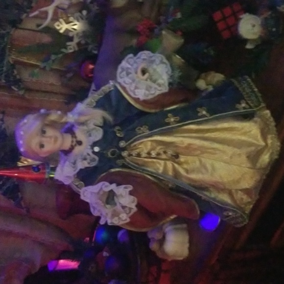 Porcelain doll has the face of an angel dressed in a blue velvet dress - Picture 1 of 10